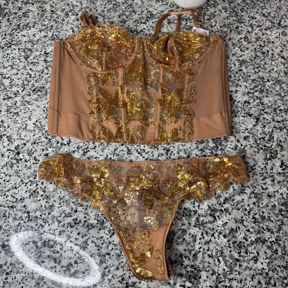 Victoria's Secret NWOT Sequined Floral Embroidered Corset Bra & Matching Undies - Picture 1 of 11